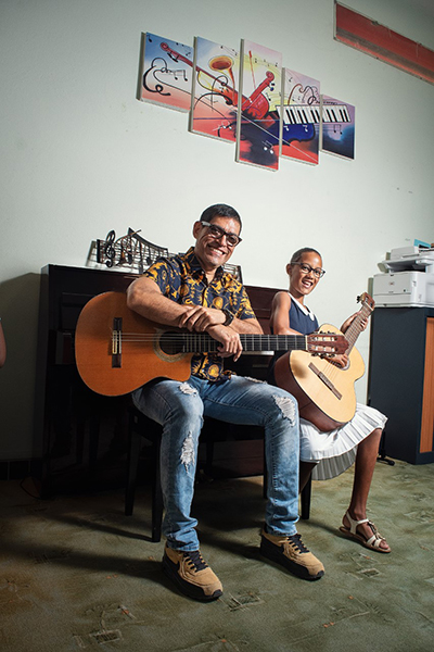 Le Monde de la Musique : la guitare et le piano avec Fernando J. Perez Ramirez.